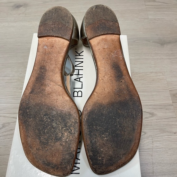 Manolo Blahnik Flat Thong Sandals with Buckle Closure in Bronze Gold color - Picture 7 of 10